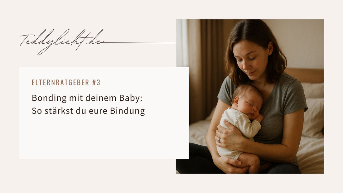 Junge Mutter hält ihr Neugeborenes liebevoll im Arm. Sanftes, warmes Licht betont die emotionale Bindung zwischen Mutter und Baby.