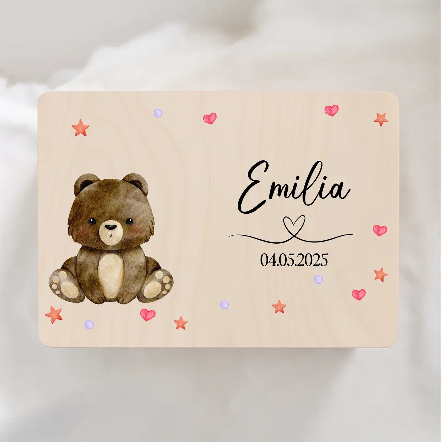 "Personalisierte Teddy Schatzkiste aus Holz mit Aquarell-Tiermotiv – Aufbewahrung für Baby-Erinnerungen wie Fotos und Schnuller."