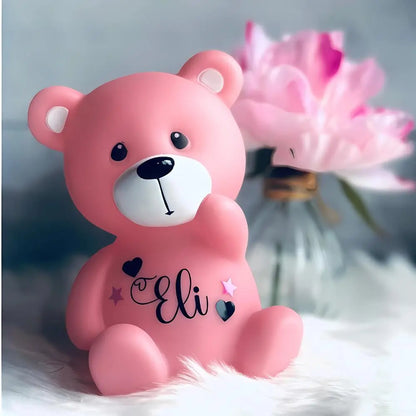 rosa Kinderzimmerlampe mit Namensgravur in Weiß – LED aus – emotionales Geschenk zur Geburt